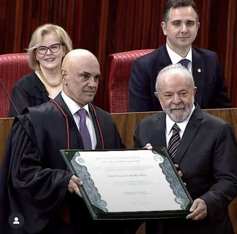 Ex-presidiário é diplomado presidente do Brasil