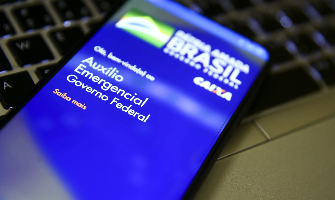 Auxílio emergencial manteve economia ativa em municípios mais pobres, aponta estudo