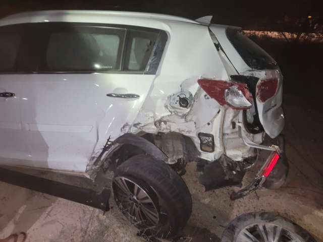 Embriagado, homem destrói carro na estrada para Tibau e ainda tenta fugir