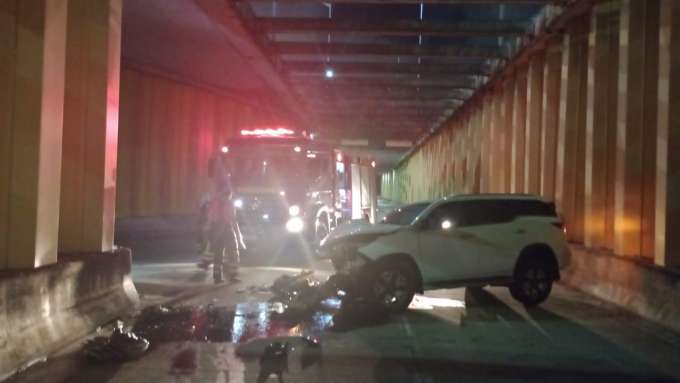 Acidente interdita túnel em Lagoa Nova; PM e STTU ficam em “jogo de empurra” para atender ocorrência