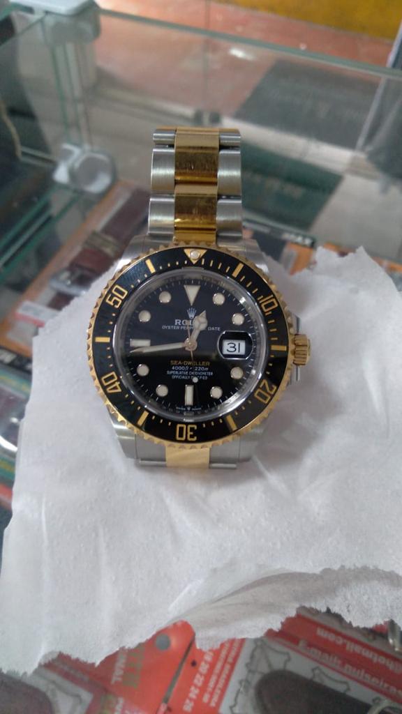 Babá é suspeita de furtar relógio Rolex de R$ 120 mil de lutador de MMA