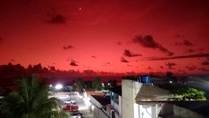 Cinzas de vulcão deixam céu de cor diferente no RN 
