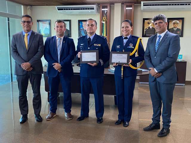 Câmara Municipal entrega título de Cidadão Parnamirinense ao comandante da Base Aérea
