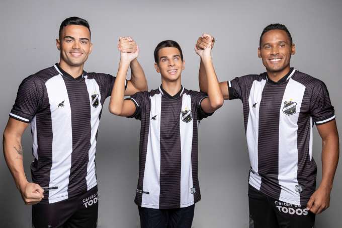 ABC promove inclusão social e lança camisa com nomes de ídolos em braile em jogo contra o Grêmio pela Copa do Brasil