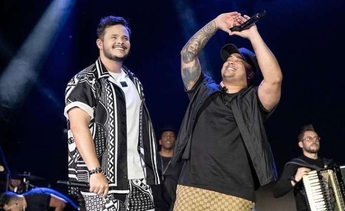Pipa já no clima do PRAIOU com Matheus e Kauan no feriadão