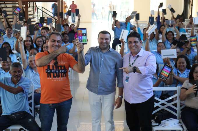Prefeitura de Macaíba entrega tablets aos agentes comunitários de saúde e de endemias