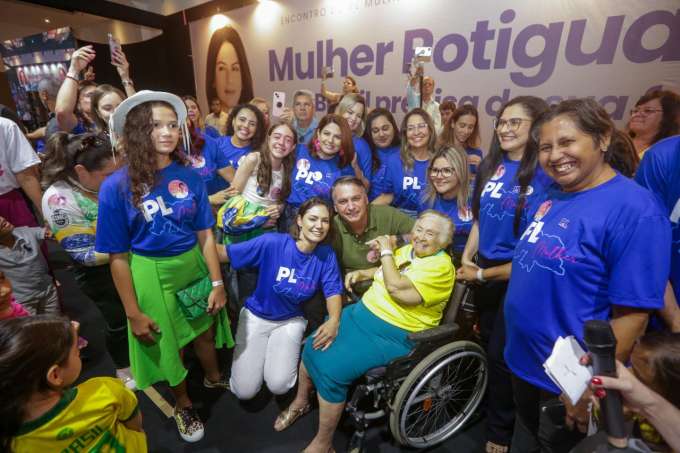 Senhora de 93 anos viaja de Angicos para Natal com objetivo de conhecer Bolsonaro