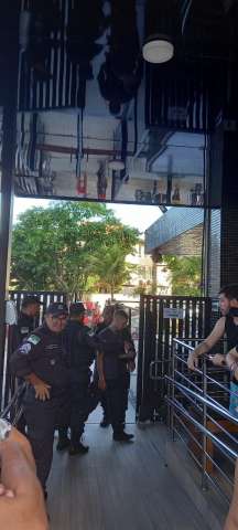 [VIDEO] Moradora do condomínio 4 Estações quis aplicar golpe em motoboy e até polícia foi chamada
