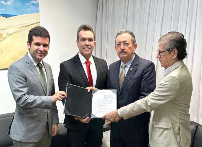 Presidente da Câmara, Eriko Jácome assina parceria com o Tribunal de Contas do RN
