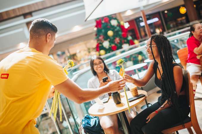 No dia mundial da gentileza, Seu Gentil espalha gestos e ações nas ruas de Natal
