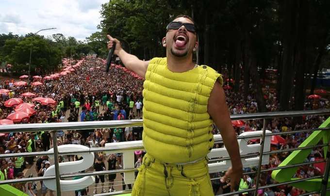 Após emplacar hits no carnaval, Pedro Sampaio traz sucessos e muita animação à Secretta