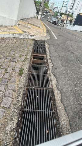 [VÍDEO] Bandidagem inova e agora está roubando grade de ferro nas ruas