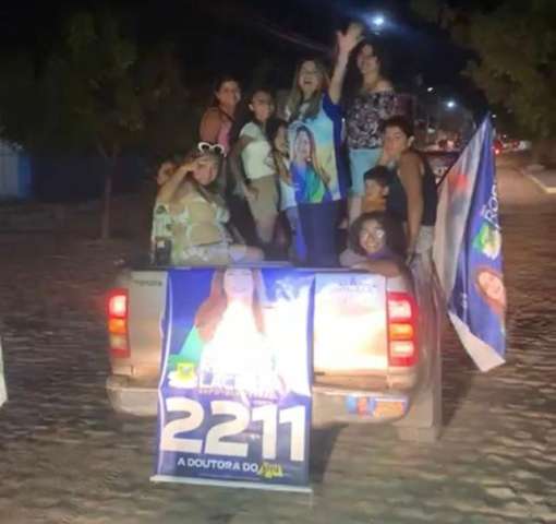 Roberta Lacerda participa de carreata em favor de Bolsonaro em João Câmara