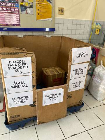 Correios recebe doações para desabrigados do RS