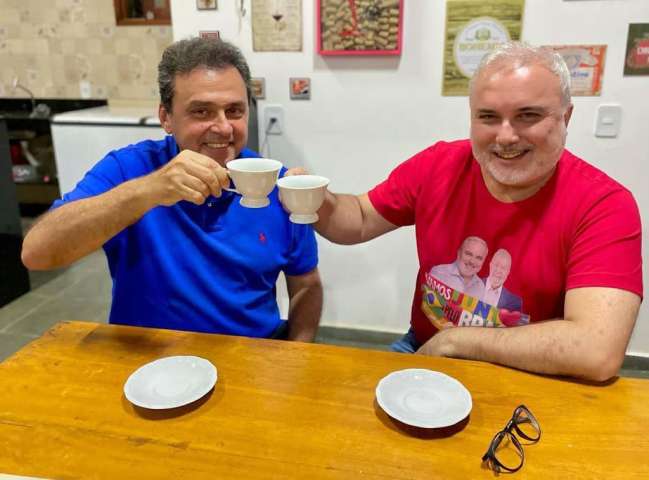 Café fraco, frio e amargo