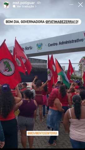 [VÍDEO] Portão fechado pra turma do MST no Centro Administrativo