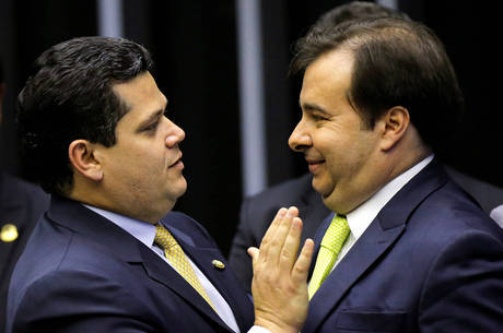 Senadora anuncia PEC para reeleição de Alcolumbre no Senado