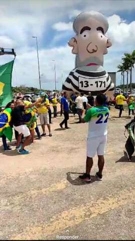 Mesmo com a desorganização da equipe de Rogério Marinho, o povo espera por Jair Bolsonaro no aeroporto