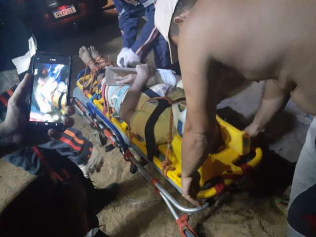Homem cai em poço, sofre fraturas e é resgatado por Bombeiros em Santa Cruz