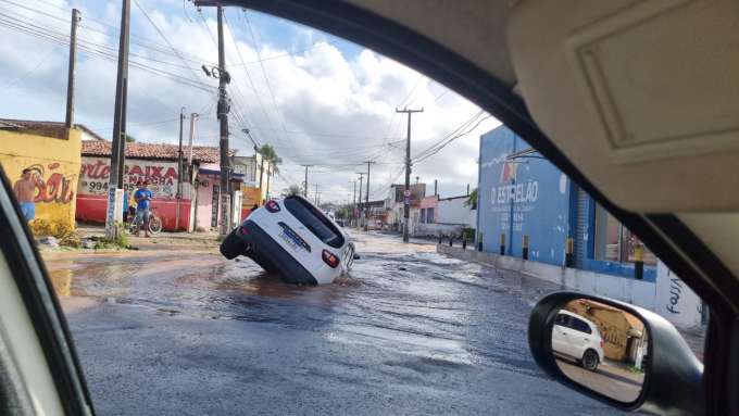 Por falta de manutenção da Caern, Carro é 