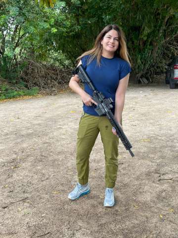 Roberta Lacerda pronta para a guerra