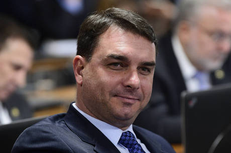 Senador Flávio Bolsonaro é diagnosticado com coronavírus