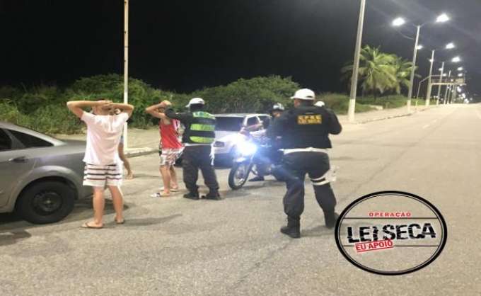 Operação Lei Seca flagra 16 pessoas dirigindo sob efeito de álcool na madrugada desta quarta-feira