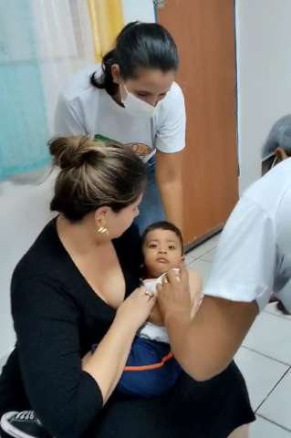 Equipes de saúde de Parnamirim fazem busca ativa de crianças para multivacinação