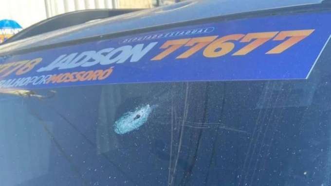 Carro de vereador é atingido por tiros em Mossoró