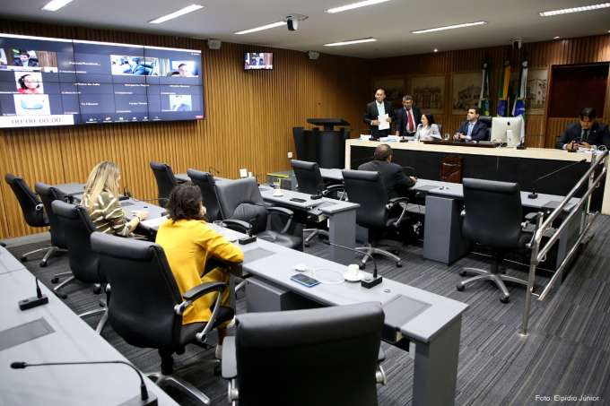 Vereadores de Natal aprovam criação de programa que prevê pintura de muros e paredes de escolas