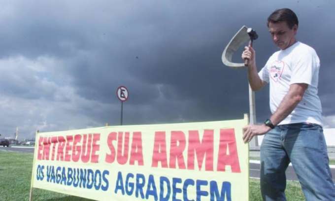 Bolsonaro alfineta decreto antiarmas de Lula: 