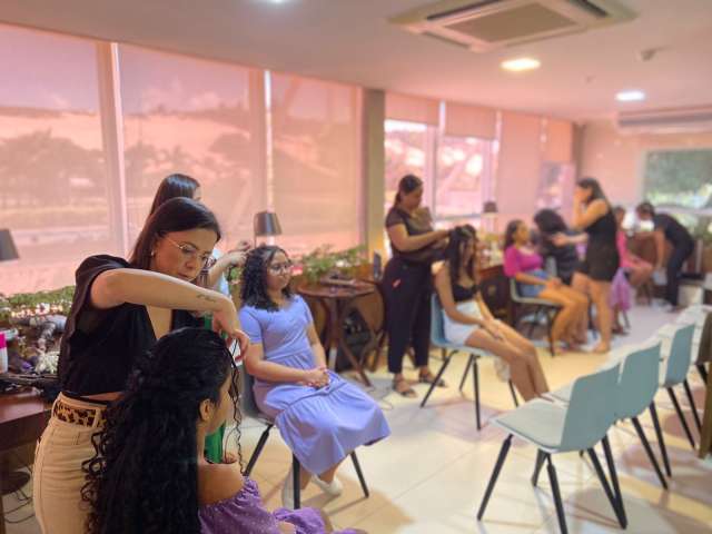 Senac: Hotel Barreira Roxa e GACC realizam ensaio fotográfico para baile de debutantes
