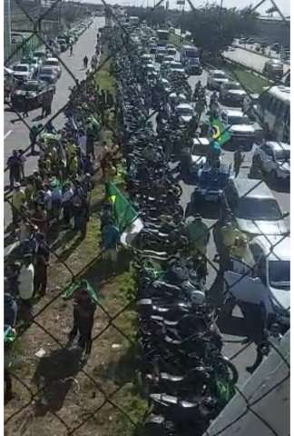 Do Posto Dudu a praça Gentil Ferreira, Natal parada esperando Jair Bolsonaro