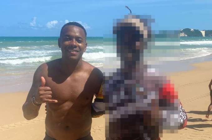 Condenado por estupro na Itália, Robinho curte férias em Natal e tira foto com fãs