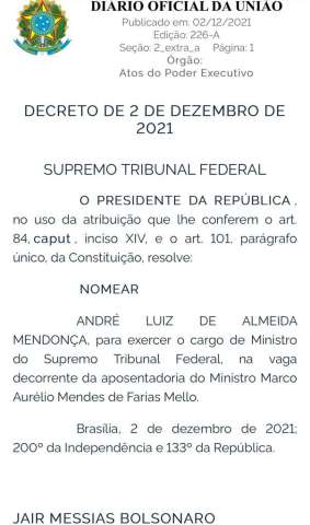 Bolsonaro assina nomeação de André Mendonça como ministro do STF