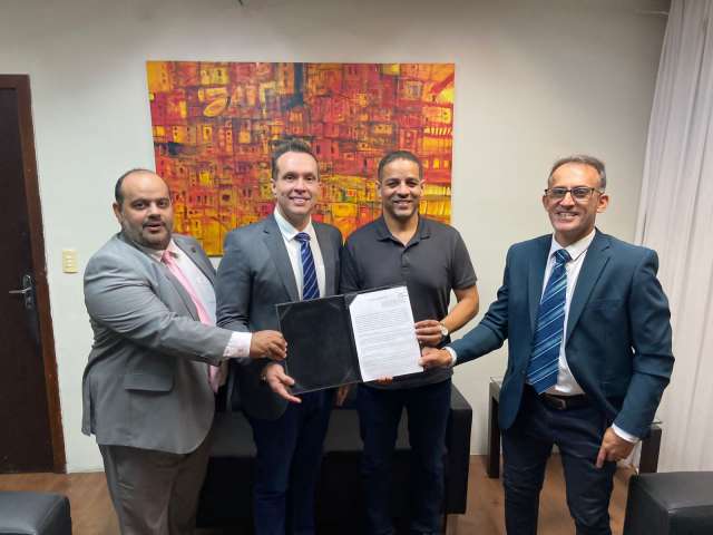 Wolney assina convênio com a TV Câmara Natal para retransmitir conteúdos da TV Câmara Parnamirim