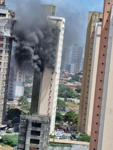 [VÍDEO] Imagens chocantes mostram incêndio em apartamento de Ponta Negra