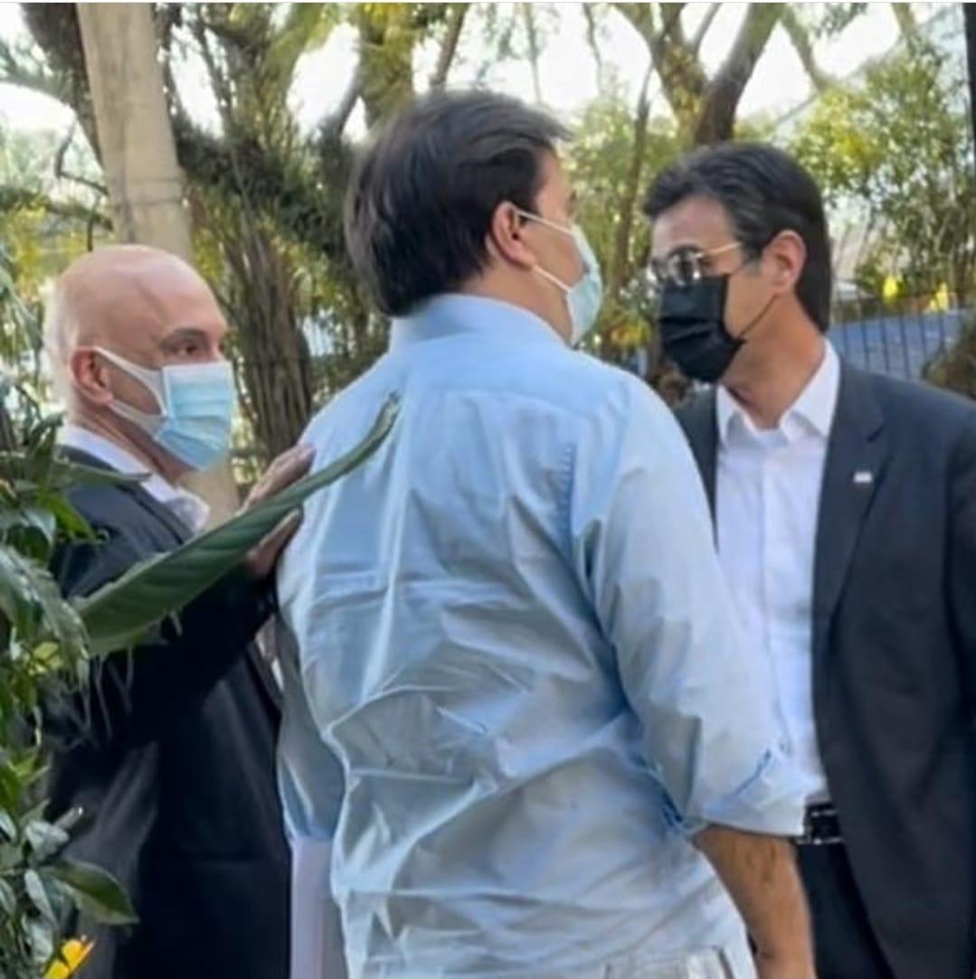 Eduardo sugere complô de Moraes, Maia e vice de Doria contra Bolsonaro