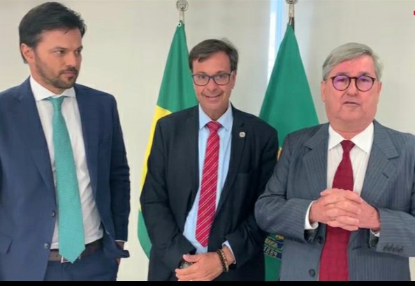 Nordestino e forrozeiro: ministro do Turismo assegura recursos para a conclusão do teleférico e diz que vai a Santa Cruz cantar na inauguração