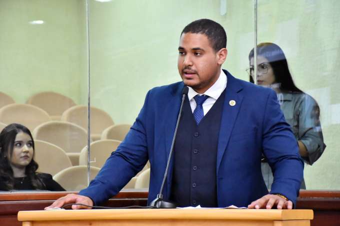 [VIDEO] Polêmica: Deputado do RN sugere tratamento psiquiátrico ao público LGBT e diz que despreza movimento