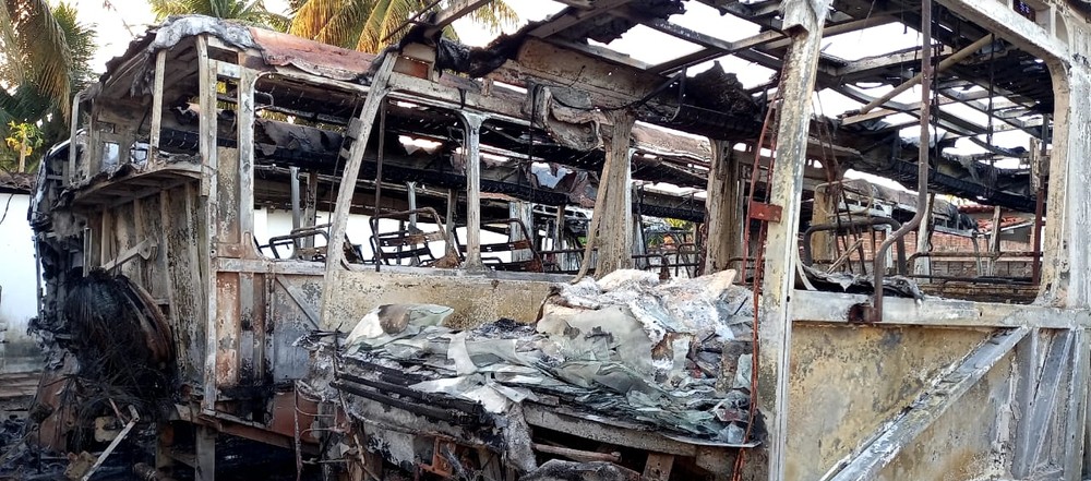 RN: Incêndio destrói três ônibus, carro baú e máquinas da prefeitura de Poço Branco