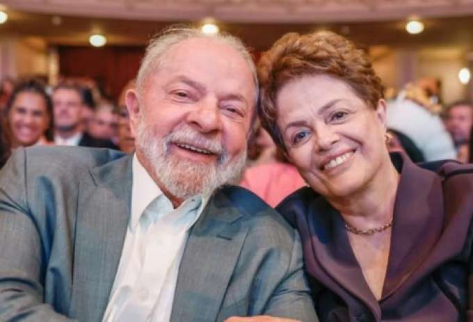 Em evento na Angola, Lula diz que Brasil deve desculpas a Dilma