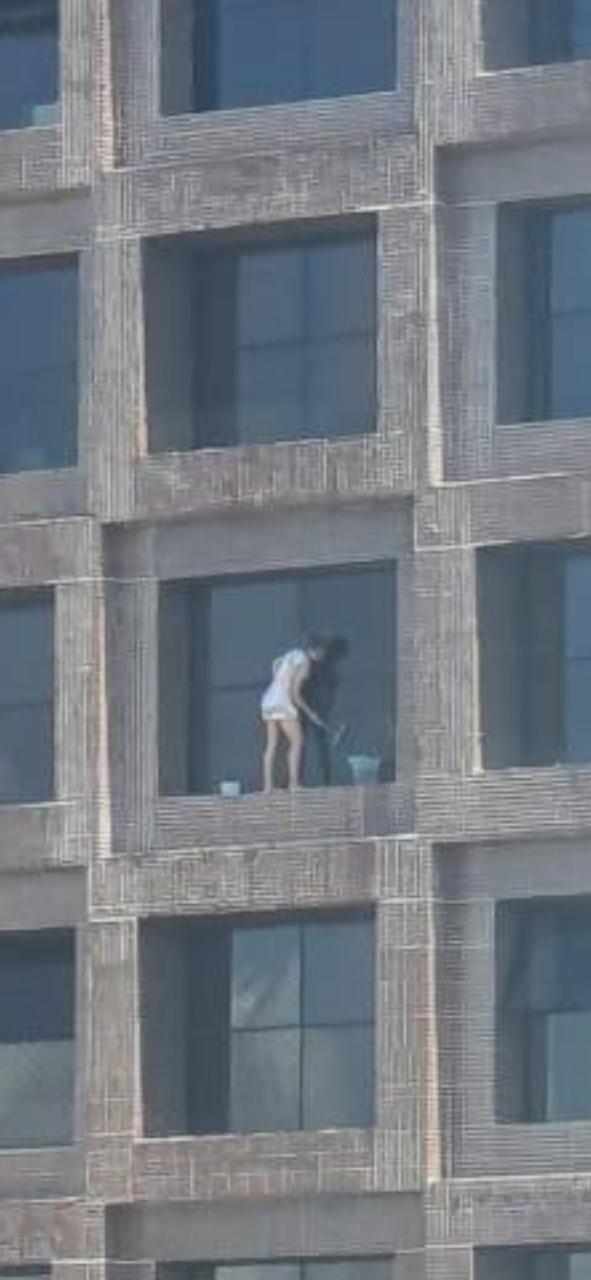 Proprietária do apartamento é quem limpava janela