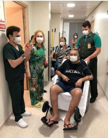Cláudio Porpino recebe alta do hospital