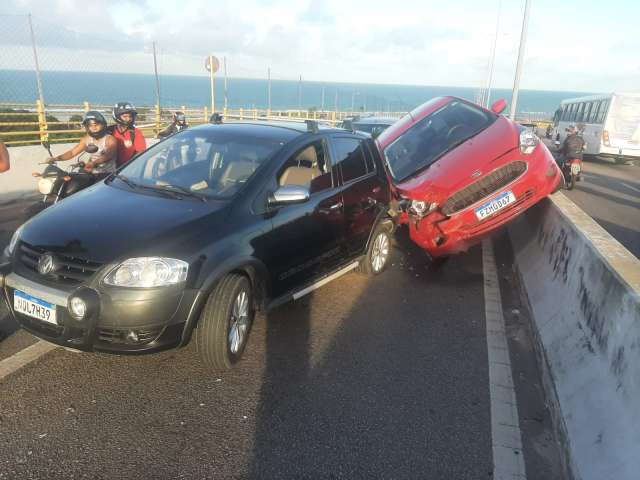 Acidente deixa Ponte Newton Navarro quase fechada