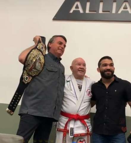 O campeão dos ringues na luta por Bolsonaro