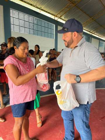 Prefeitura de Canguaretama faz entrega de 5 mil unidades de frangos para famílias