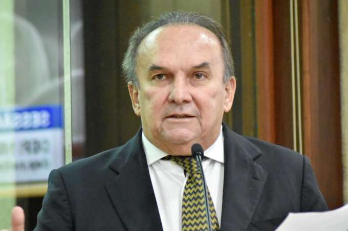 Nelter Queiroz chama atenção para falta de insumos básicos no Hospital Regional de Caicó