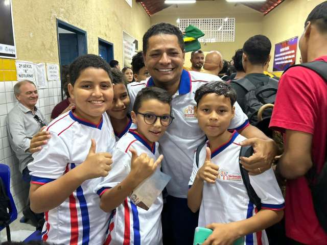 Prefeitura de São Gonçalo inicia entrega do novo fardamento escolar às escolas do município