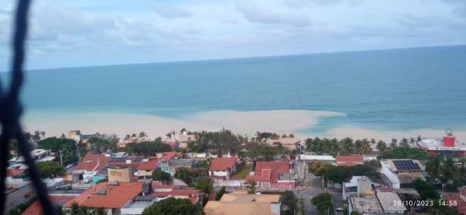 Prefeitura afasta risco de dano ambiental em mancha marrom em Ponta Negra